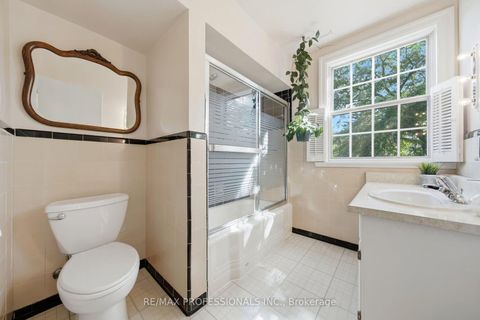 Photo 25 at 15 Hartfield Court, Humber Valley, Toronto