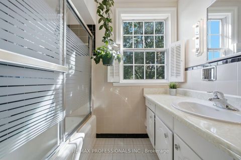 Photo 26 at 15 Hartfield Court, Humber Valley, Toronto