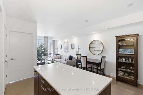 Photo 11 at 617 - 3018 Yonge Street, Lawrence Park North, Toronto