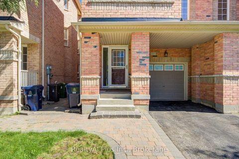 Photo 2 at 105 Pilkington Drive, Birchmount, Toronto