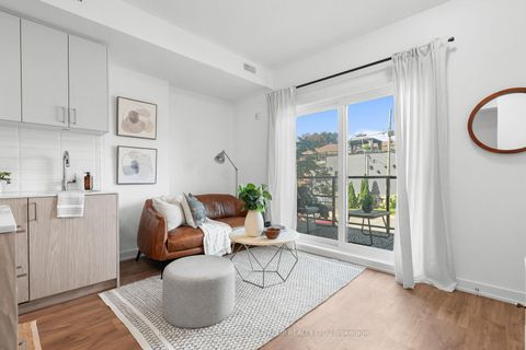 Photo 5 at 4 - 35 Birchcliff Avenue, Cliffside, Toronto