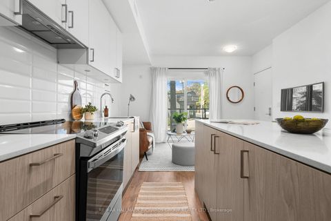 Photo 12 at 4 - 35 Birchcliff Avenue, Cliffside, Toronto