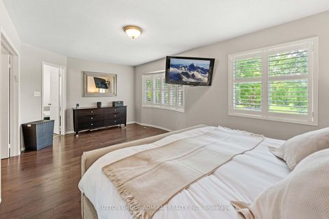 Photo 13 at 57 Bentwood Crescent, Patterson, Vaughan