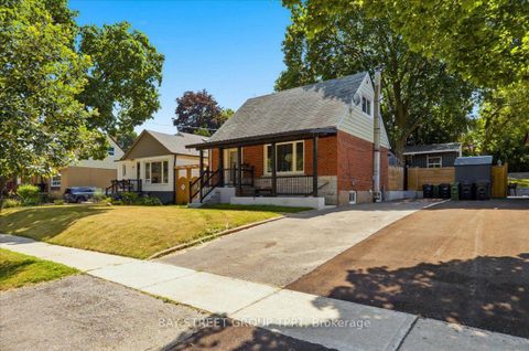 Photo 2 at 134 Clearbrooke Circle, Kipling, Toronto