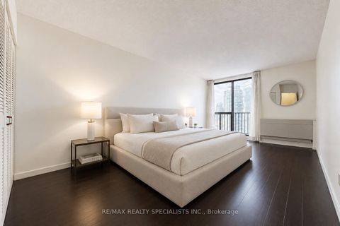 Photo 8 at 1207 - 33 Harbour Square, Waterfront Communities C1, Toronto