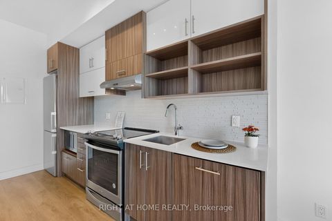 Photo 7 at 7 - 128 Fairview Mall Drive, Don Valley Village, Toronto