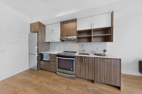 Photo 9 at 7 - 128 Fairview Mall Drive, Don Valley Village, Toronto