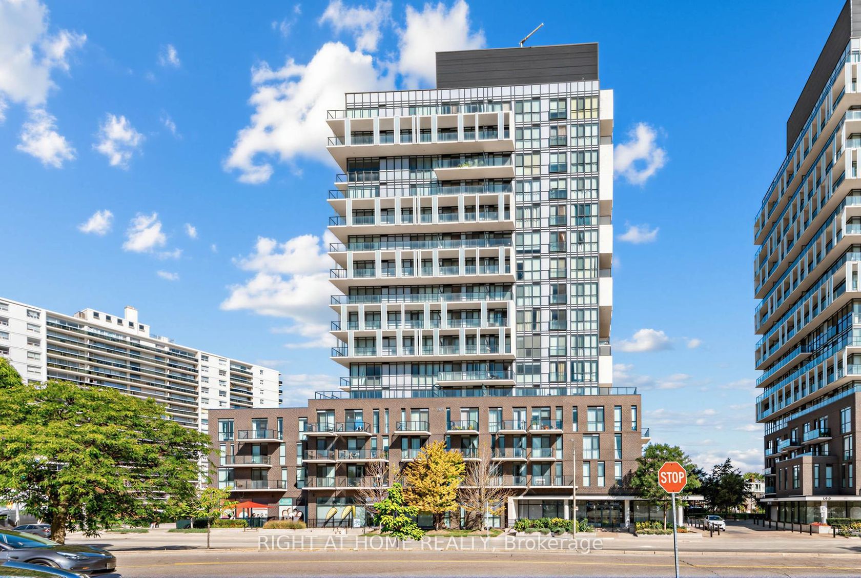 7 - 128 Fairview Mall Drive, Don Valley Village, Toronto photo number 2