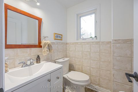 Photo 9 at 84 Loraview Lane, Aurora Highlands, Aurora