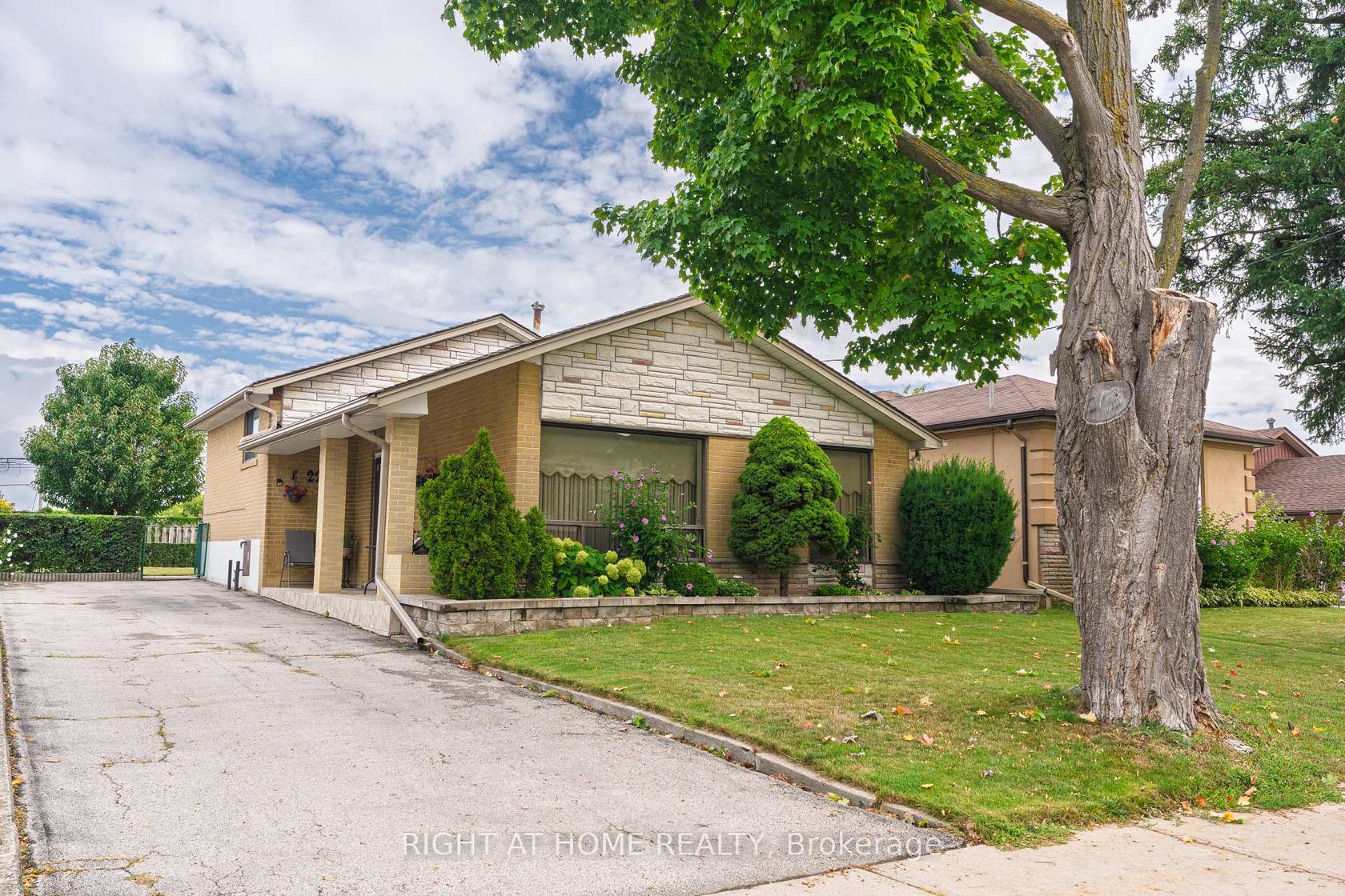 22 Monterrey Drive, Beaumonde Heights, Toronto 