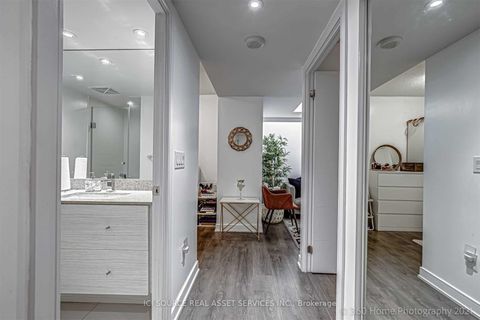 Photo 2 at 1020 - 525 Adelaide Street W, Waterfront Communities C1, Toronto