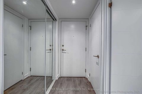 Photo 3 at 1020 - 525 Adelaide Street W, Waterfront Communities C1, Toronto