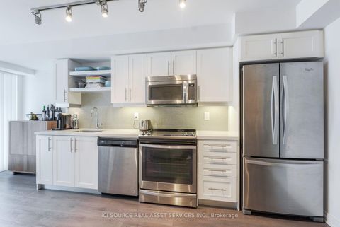 Photo 11 at 1020 - 525 Adelaide Street W, Waterfront Communities C1, Toronto