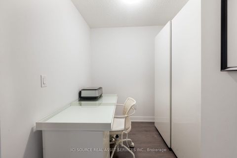 Photo 15 at 1020 - 525 Adelaide Street W, Waterfront Communities C1, Toronto