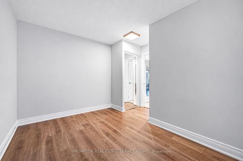 Photo 8 at 210 - 1 Hycrest Avenue, Willowdale East, Toronto