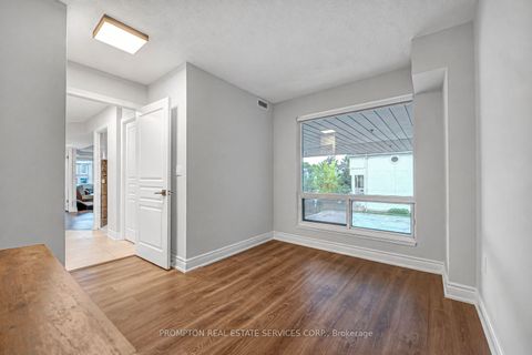 Photo 9 at 210 - 1 Hycrest Avenue, Willowdale East, Toronto