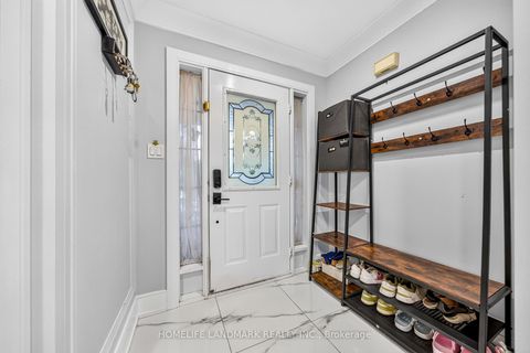 Photo 1 at 92 Denton Circle, Maple, Vaughan