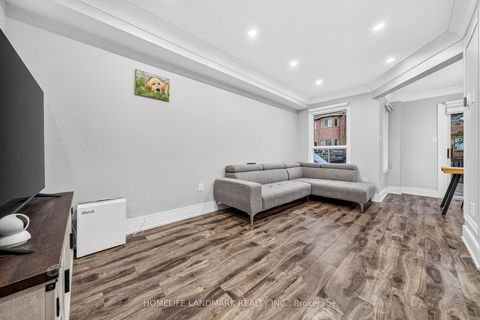 Photo 3 at 92 Denton Circle, Maple, Vaughan
