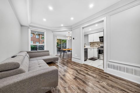 Photo 4 at 92 Denton Circle, Maple, Vaughan