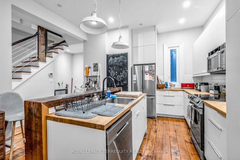 Photo 6 at 16 Fennings Street, Bellwoods, Toronto