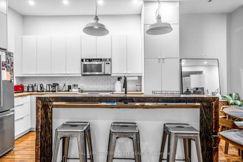 Photo 7 at 16 Fennings Street, Bellwoods, Toronto