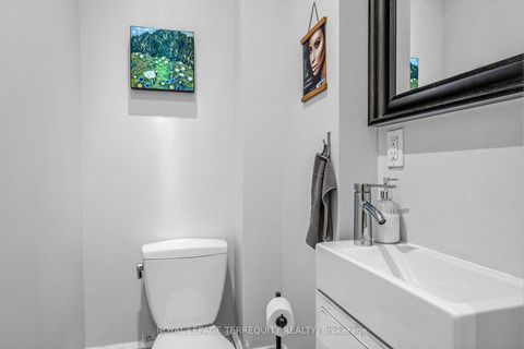 Photo 8 at 16 Fennings Street, Bellwoods, Toronto