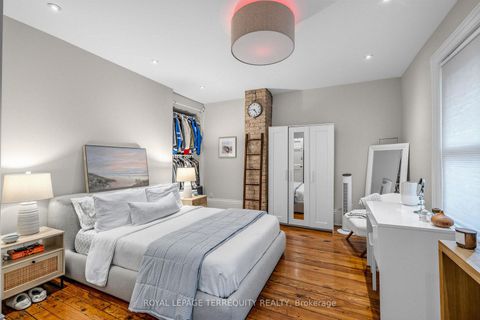 Photo 9 at 16 Fennings Street, Bellwoods, Toronto