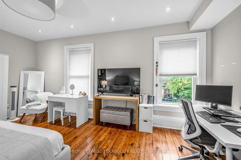 Photo 10 at 16 Fennings Street, Bellwoods, Toronto