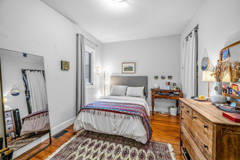 Photo 11 at 16 Fennings Street, Bellwoods, Toronto