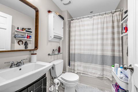 Photo 12 at 16 Fennings Street, Bellwoods, Toronto