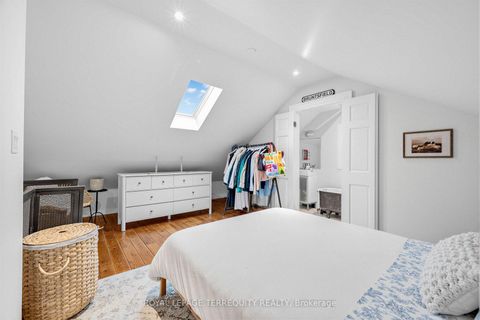 Photo 14 at 16 Fennings Street, Bellwoods, Toronto