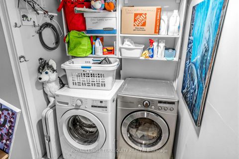 Photo 16 at 16 Fennings Street, Bellwoods, Toronto