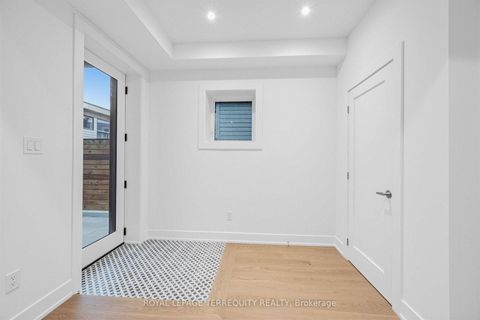 Photo 18 at 16 Fennings Street, Bellwoods, Toronto