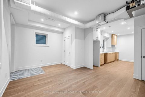 Photo 19 at 16 Fennings Street, Bellwoods, Toronto