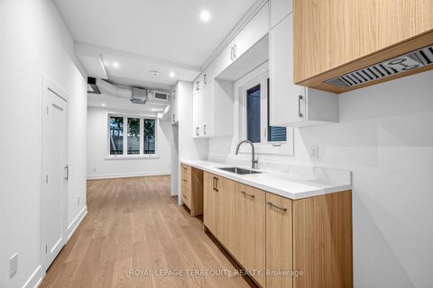 Photo 21 at 16 Fennings Street, Bellwoods, Toronto