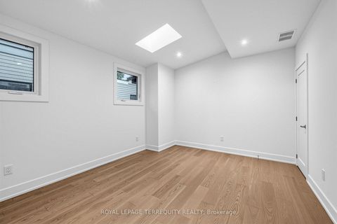 Photo 22 at 16 Fennings Street, Bellwoods, Toronto