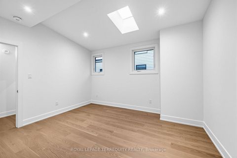 Photo 23 at 16 Fennings Street, Bellwoods, Toronto