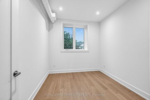 Photo 24 at 16 Fennings Street, Bellwoods, Toronto