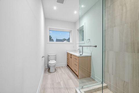 Photo 25 at 16 Fennings Street, Bellwoods, Toronto