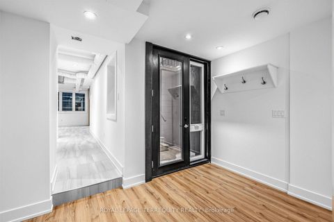 Photo 26 at 16 Fennings Street, Bellwoods, Toronto