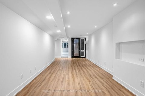 Photo 28 at 16 Fennings Street, Bellwoods, Toronto