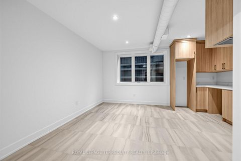 Photo 30 at 16 Fennings Street, Bellwoods, Toronto