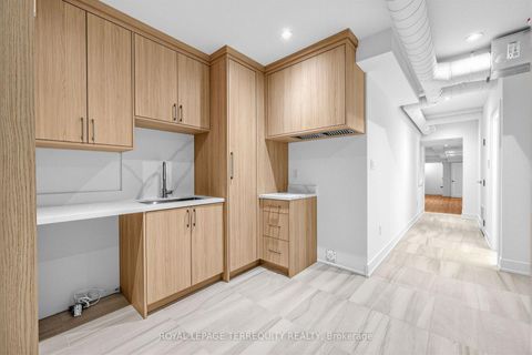 Photo 33 at 16 Fennings Street, Bellwoods, Toronto