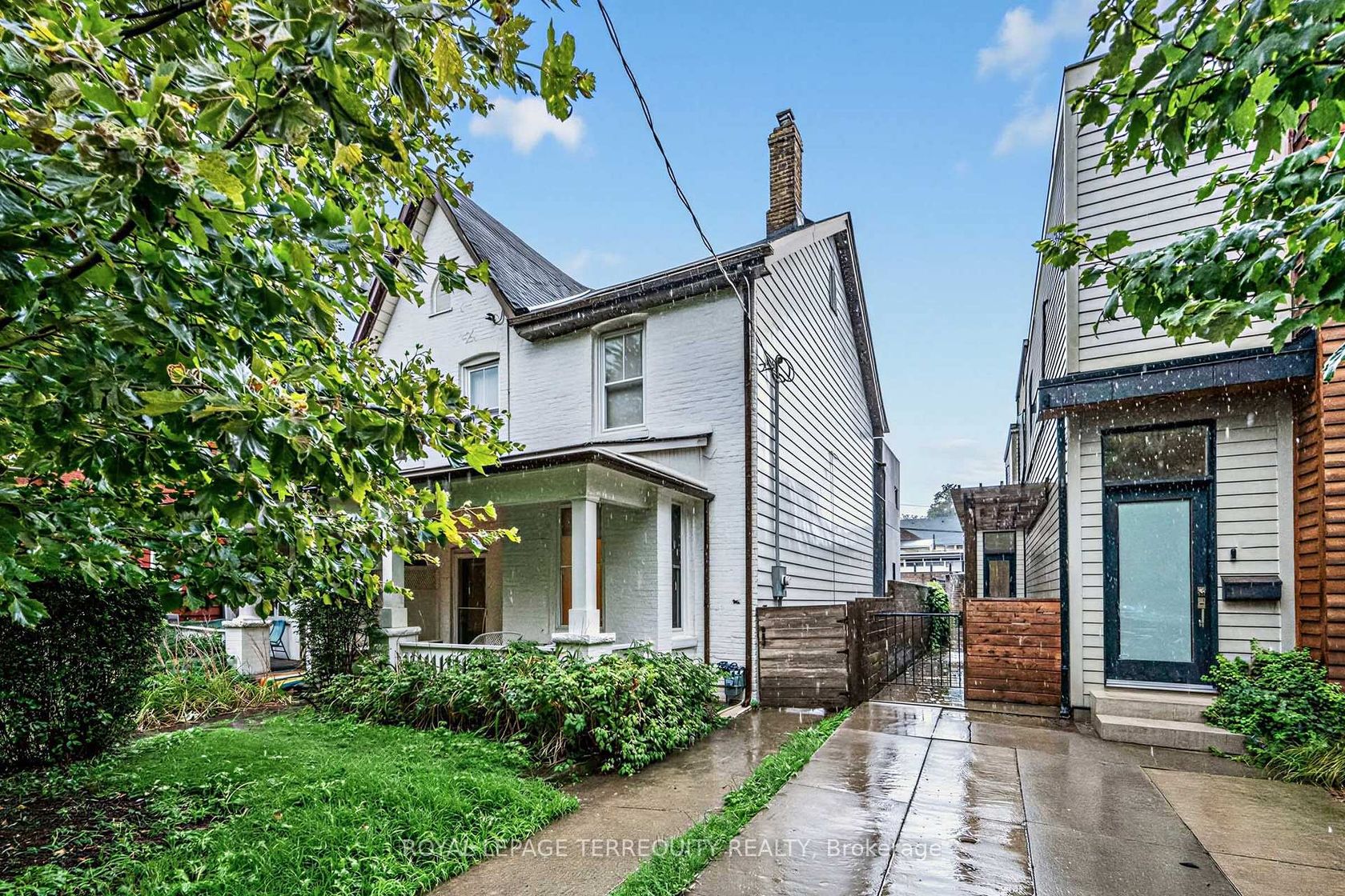 16 Fennings Street, Bellwoods, Toronto 
