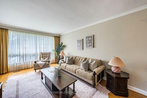 Photo 3 at 28 Rabton Court, CFB, Toronto
