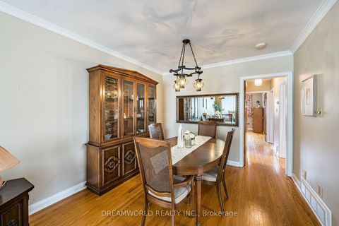 Photo 4 at 28 Rabton Court, CFB, Toronto