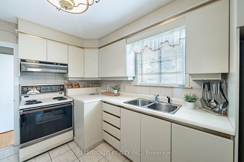 Photo 7 at 28 Rabton Court, CFB, Toronto