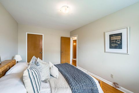 Photo 10 at 28 Rabton Court, CFB, Toronto