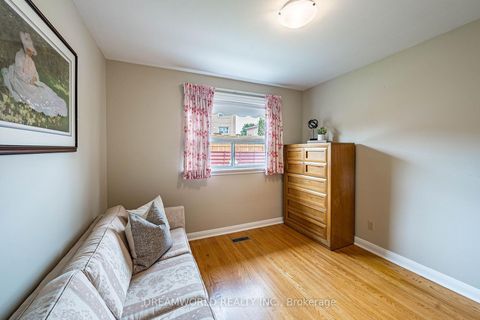 Photo 11 at 28 Rabton Court, CFB, Toronto