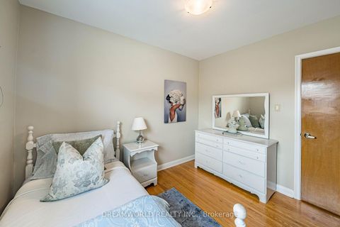 Photo 13 at 28 Rabton Court, CFB, Toronto